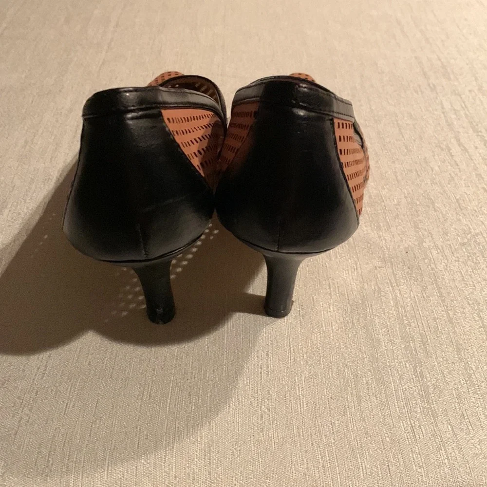 Bella Vita Genuine Leather Pumps - Picture 6 of 8